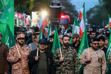 رژه نظامی در اجتماع امام رضایی‌های نهاوند