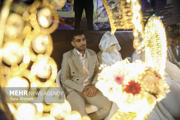 مراسم جشن عقد ۱۴ زوج مشهدی در شب میلاد امام رضا(ع)