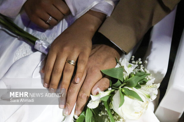 مراسم جشن عقد ۱۴ زوج مشهدی در شب میلاد امام رضا(ع)