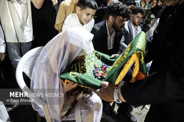 مراسم جشن عقد ۱۴ زوج مشهدی در شب میلاد امام رضا(ع)