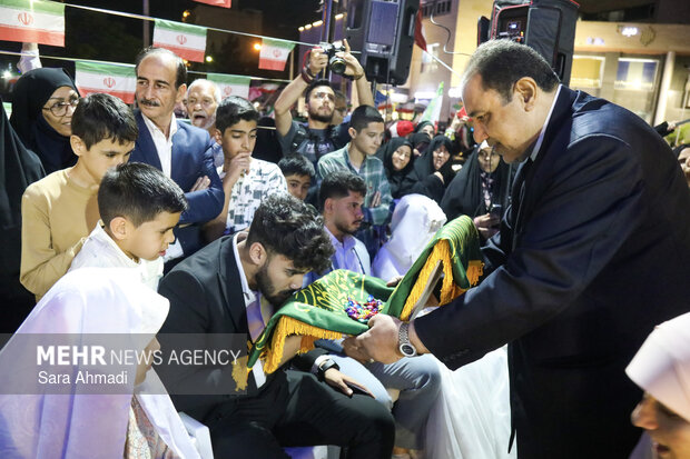 مراسم جشن عقد ۱۴ زوج مشهدی در شب میلاد امام رضا(ع)