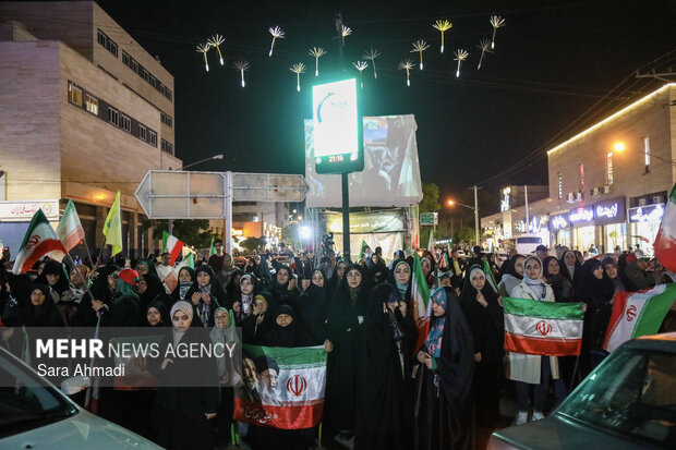 مراسم جشن عقد ۱۴ زوج مشهدی در شب میلاد امام رضا(ع)