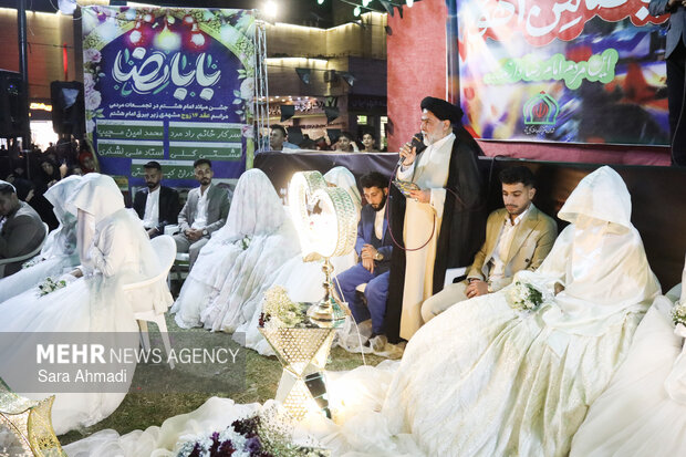 مراسم جشن عقد ۱۴ زوج مشهدی در شب میلاد امام رضا(ع)
