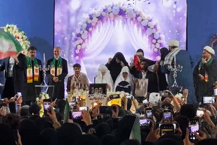 برگزاری جشن ولادت امام رضا(ع) در تجمع مردم زاهدان