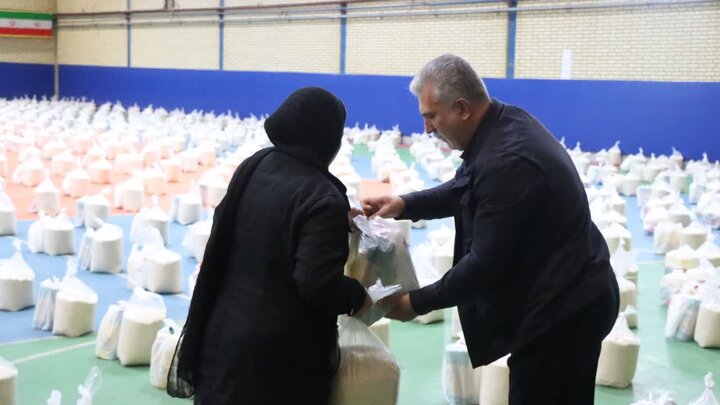 توزیع ۲۹۰۰بسته معیشتی در دهه کرامت بین خانواده زندانیان آذربایجان غربی