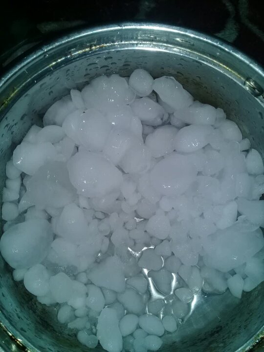 بارش تگرگ دانه درشت در نورآباد و چگنی+ عکس