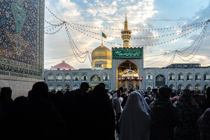مشهدالرضا(ع) پایتخت دلدادگی؛ زائران غرق در کرامت امام رئوف
