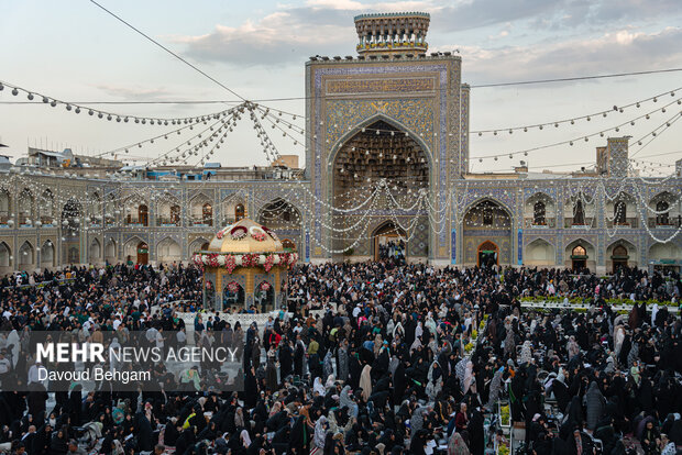 حال و هوای حرم رضوی در ایام ولادت امام رضا(ع)