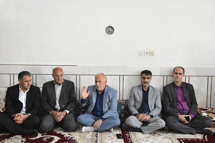 دیدار فرماندار معمولان با خانواده شهیدان شاکرمی، امرایی و شاکرمیان