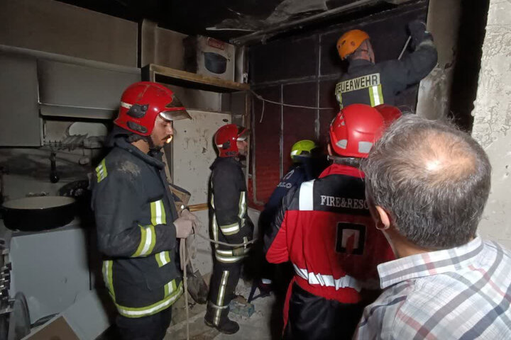 انفجار یک منزل مسکونی در مشهد؛ جوان ۳۰ ساله دچار سوختگی شد
