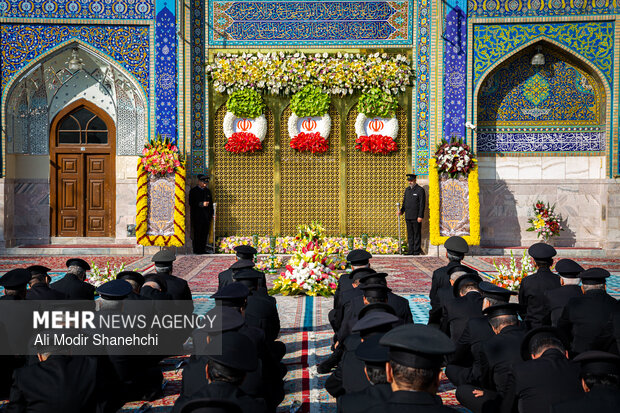 آیین تعویض پرچم گنبد حرم امام رضا(ع)