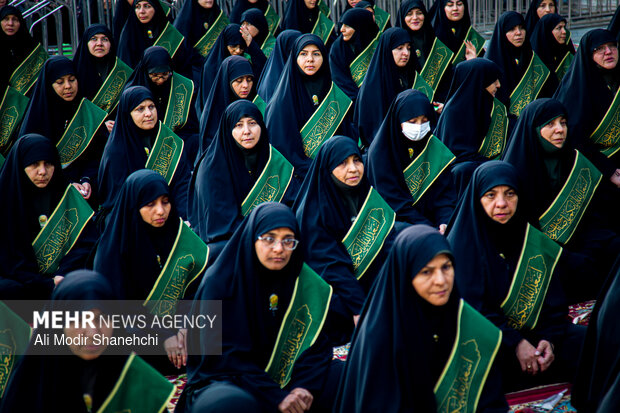 آیین تعویض پرچم گنبد حرم امام رضا(ع)