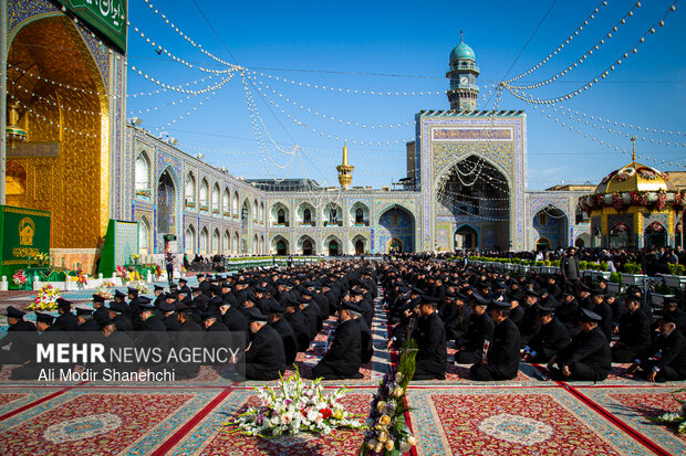 آیین تعویض پرچم گنبد حرم امام رضا(ع)