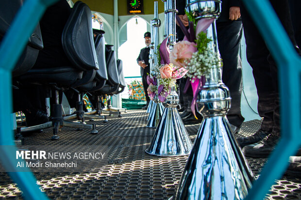 آیین تعویض پرچم گنبد حرم امام رضا(ع)