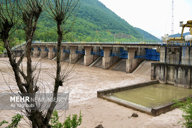 رهاسازی اب سد سفیدرود