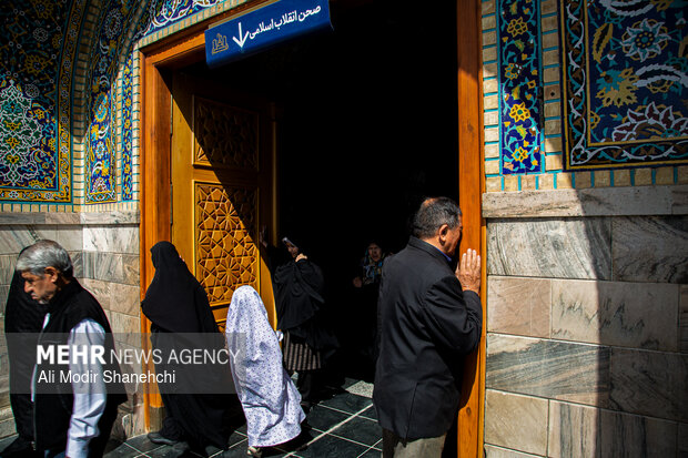 حال و هوای حرم رضوی در ایام ولادت امام رضا(ع)