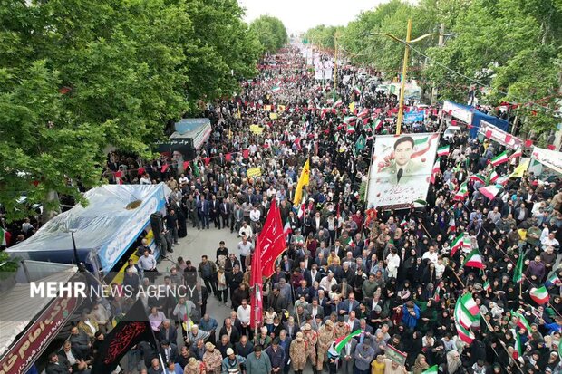 حاضران در اجتماع امام رضایی‌های خرم‌آباد از نقش حضور ملت گفتند