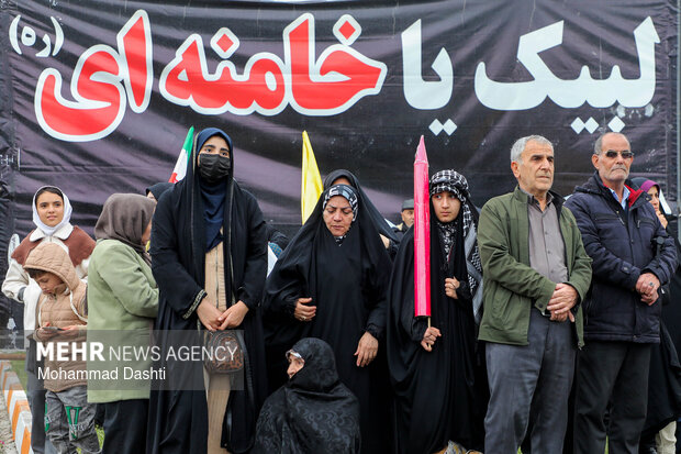 اجتماع جان فدایان اردبیلی برای ایران امام رضاییاجتماع عظیم جان‌فدایان اردبیلی از اقشار مختلف مردم در بیعت با امام رضا (ع) همراه با رزمایشی مقتدرانه برای اعلام آمادگی در برابر تهدیدات دشمن، عصر امروز 9 اردیبهشت 1405 در میدان ارتش اردبیل برگزار شد.