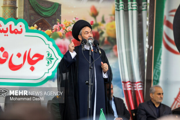 اجتماع جان فدایان اردبیلی برای ایران امام رضاییاجتماع عظیم جان‌فدایان اردبیلی از اقشار مختلف مردم در بیعت با امام رضا (ع) همراه با رزمایشی مقتدرانه برای اعلام آمادگی در برابر تهدیدات دشمن، عصر امروز 9 اردیبهشت 1405 در میدان ارتش اردبیل برگزار شد.