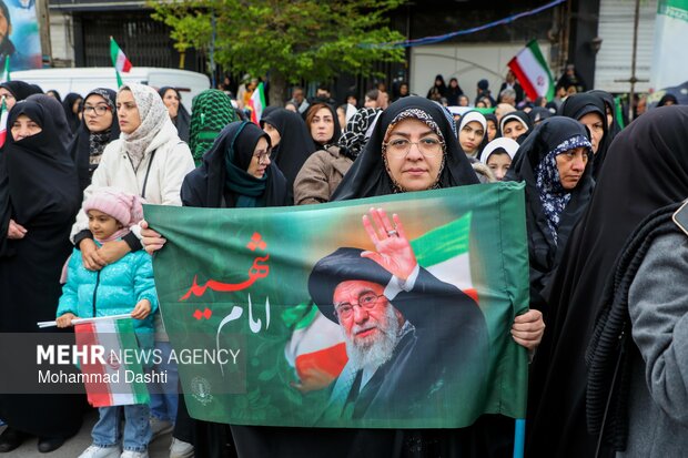 اجتماع جان فدایان اردبیلی برای ایران امام رضاییاجتماع عظیم جان‌فدایان اردبیلی از اقشار مختلف مردم در بیعت با امام رضا (ع) همراه با رزمایشی مقتدرانه برای اعلام آمادگی در برابر تهدیدات دشمن، عصر امروز 9 اردیبهشت 1405 در میدان ارتش اردبیل برگزار شد.