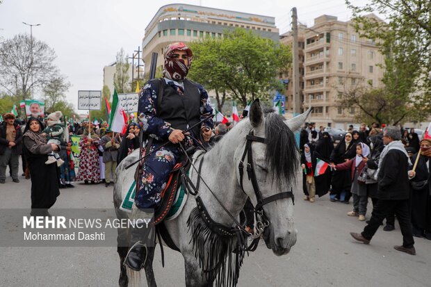اجتماع جان فدایان اردبیلی برای ایران امام رضاییاجتماع عظیم جان‌فدایان اردبیلی از اقشار مختلف مردم در بیعت با امام رضا (ع) همراه با رزمایشی