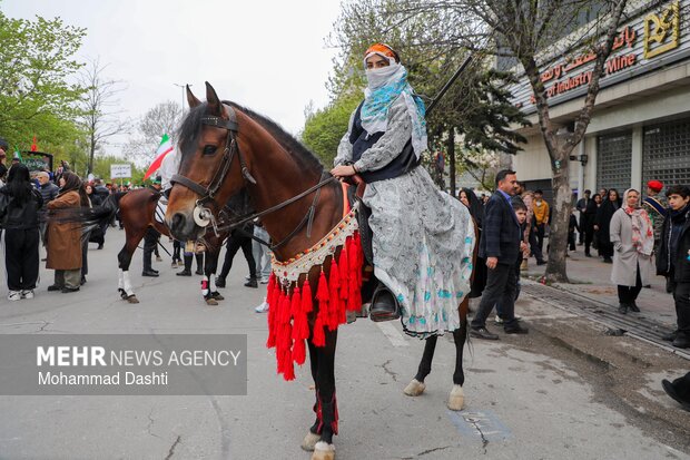 اجتماع جان فدایان اردبیلی برای ایران امام رضاییاجتماع عظیم جان‌فدایان اردبیلی از اقشار مختلف مردم در بیعت با امام رض