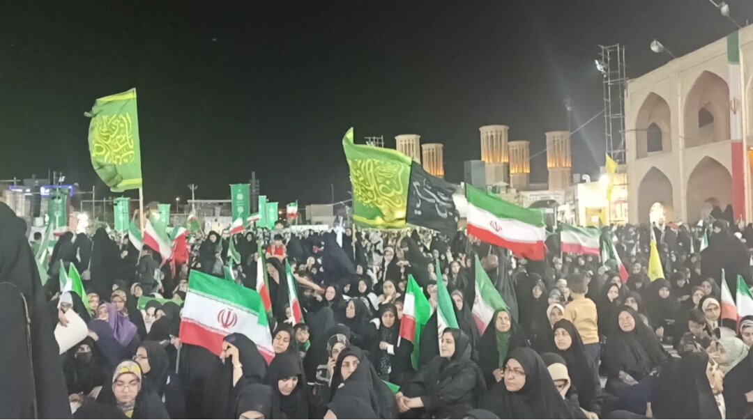 یزد زیر بیرق امام رضا«ع»جان؛ اجتماع بزرگ امام رضایی‌ها در حسینیه ایران