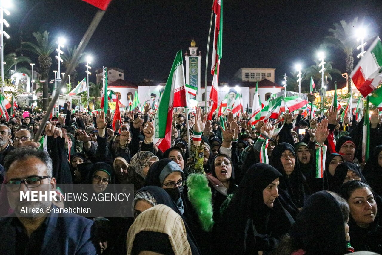 اجتماع بزرگ امام رضایی‌ها زیر بارش باران در رشت