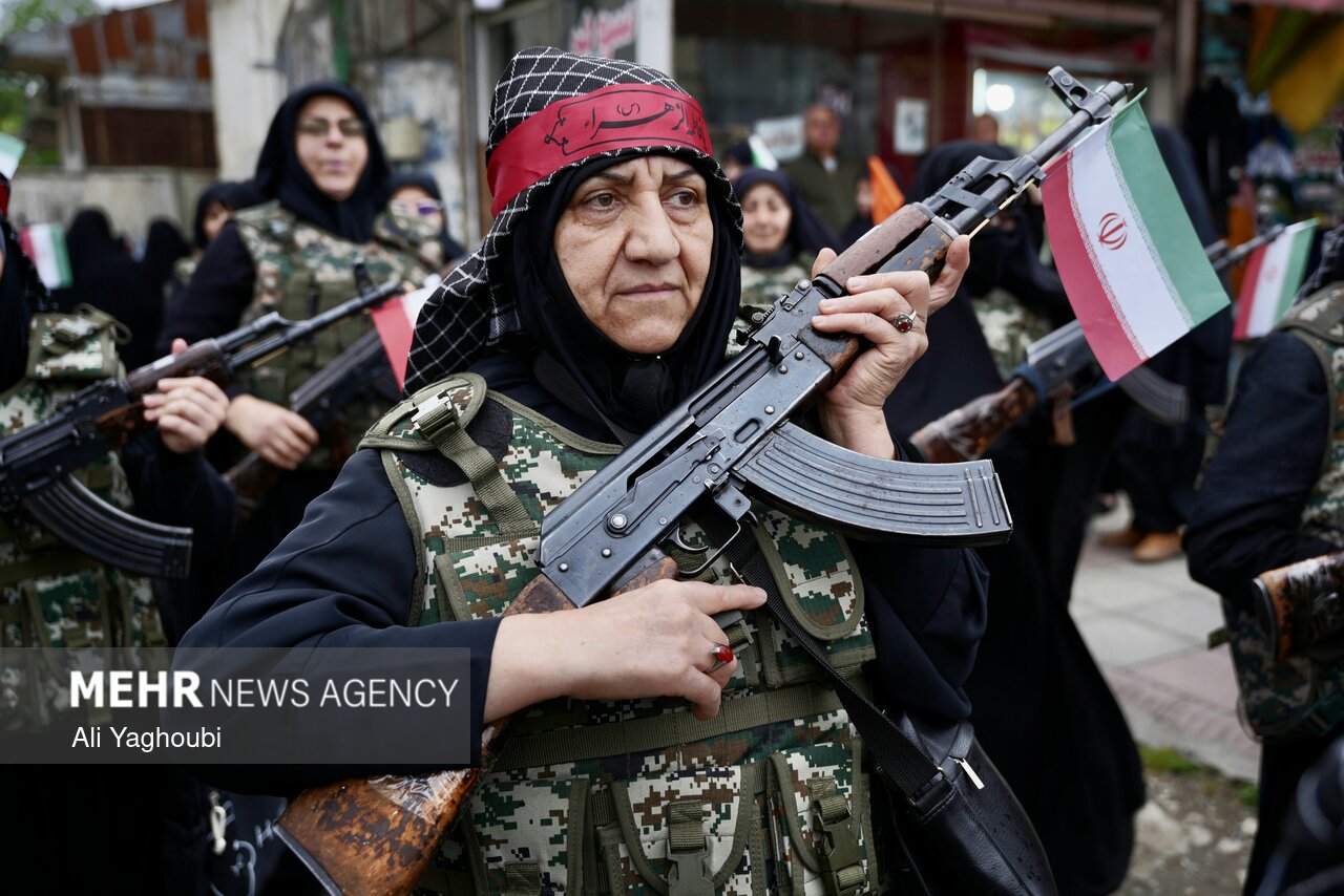 رزمایش بانوان جانفدا در شهرستان شفت رزمایش بانوان جانفدا در شهرستان شفت