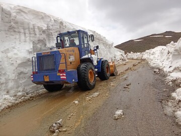 بازگشایی محور گنجنامه–تویسرکان؛ ۶۳ هزار مترمکعب برفروبی شد