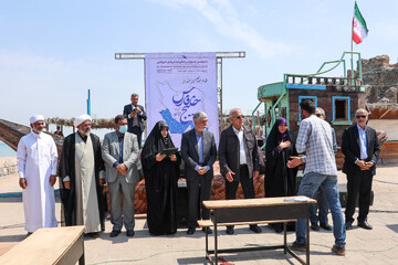 بزرگداشت روز ملی خلیج فارس در جزیره هرمز به یاد شهدای دانش آموز میناب