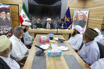 نسل جدید را با فرهنگ ایستادگی و غیرت ملی تربیت کنیم