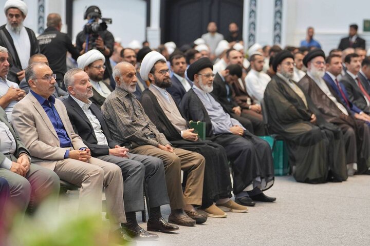اولین نسخه از قرآن کریم نجف رونمایی شد