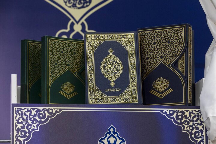 اولین نسخه از قرآن کریم نجف رونمایی شد