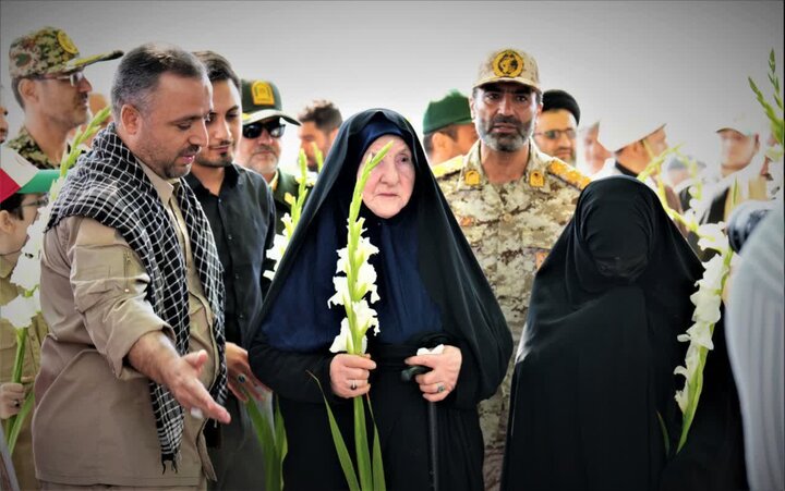 گرامیداشت شهید پاکپور در گلزار شهدای روستای دهسد خنداب