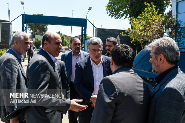 بازدید وزیر بهداشت از خط تولید دارو