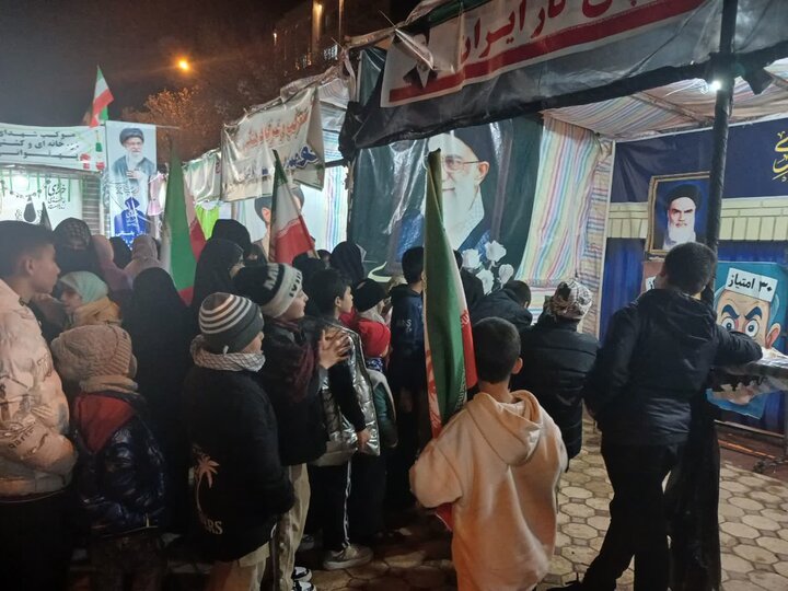 نقش آفرینی کودکان و خانواده‌های بیجاری در تجمع شبانه