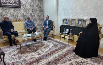 الأدميرال سياري: واجبنا اليوم ان نقتدي بسلوك الشهيد موسوي ونقاوم العدو المعتدي حتى آخر قطرة دم