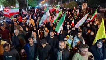 خروش حماسی مردم نکا در شب‌های اقتدار