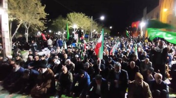 گرامیداشت یاد معلمان و کارگران شهید در اجتماع مردمی شهرکرد