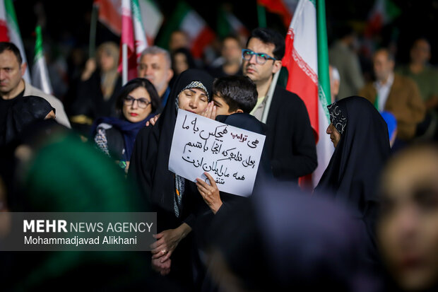 اجتماع حمایت از رزمندگان در مقابله با دشمن آمریکایی - صهیونی