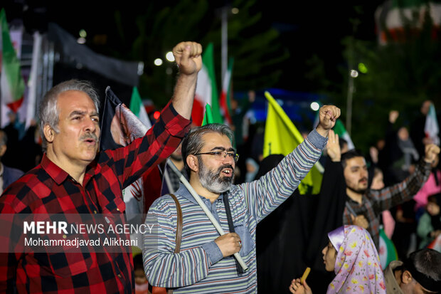 اجتماع حمایت از رزمندگان در مقابله با دشمن آمریکایی - صهیونی