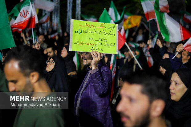 اجتماع حمایت از رزمندگان در مقابله با دشمن آمریکایی - صهیونی