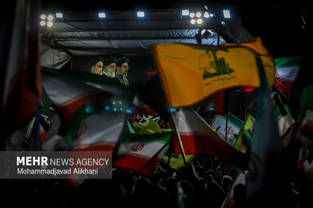 اجتماع حمایت از رزمندگان در مقابله با دشمن آمریکایی - صهیونی
