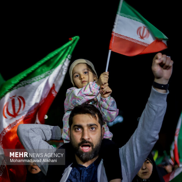 اجتماع حمایت از رزمندگان در مقابله با دشمن آمریکایی - صهیونی