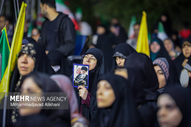 اجتماع حمایت از رزمندگان در مقابله با دشمن آمریکایی - صهیونی
