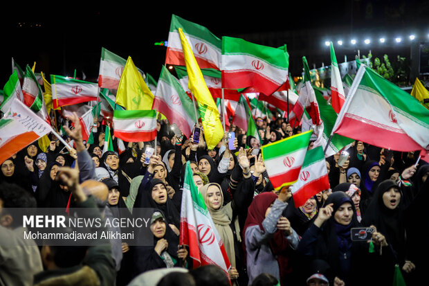 اجتماع حمایت از رزمندگان در مقابله با دشمن آمریکایی - صهیونی