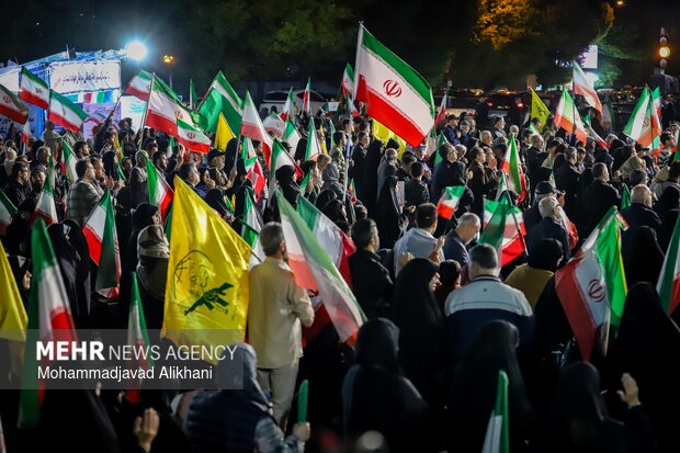 اجتماع حمایت از رزمندگان در مقابله با دشمن آمریکایی - صهیونی