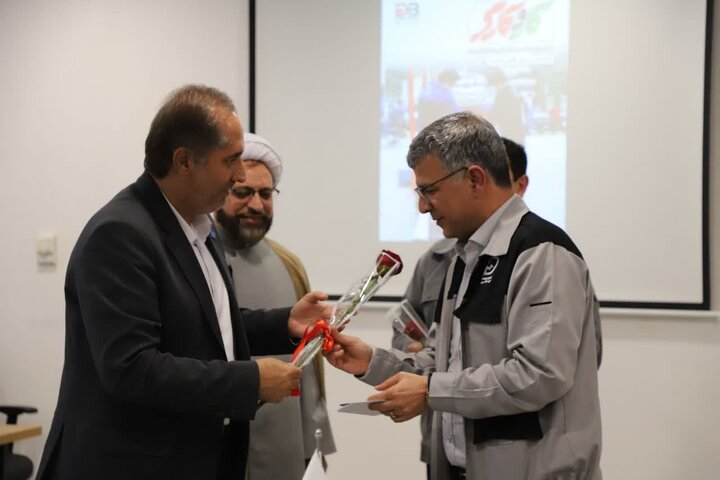 غفاری: ایستادگی کارگران و تعهد کارفرمایان، موتور محرک تولید است