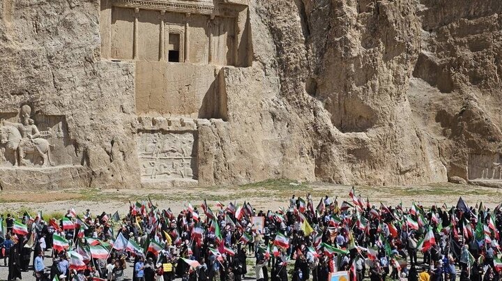 نقش رستم؛ صحنه تجدید بیعت مردم فارس با آرمان‌های انقلاب